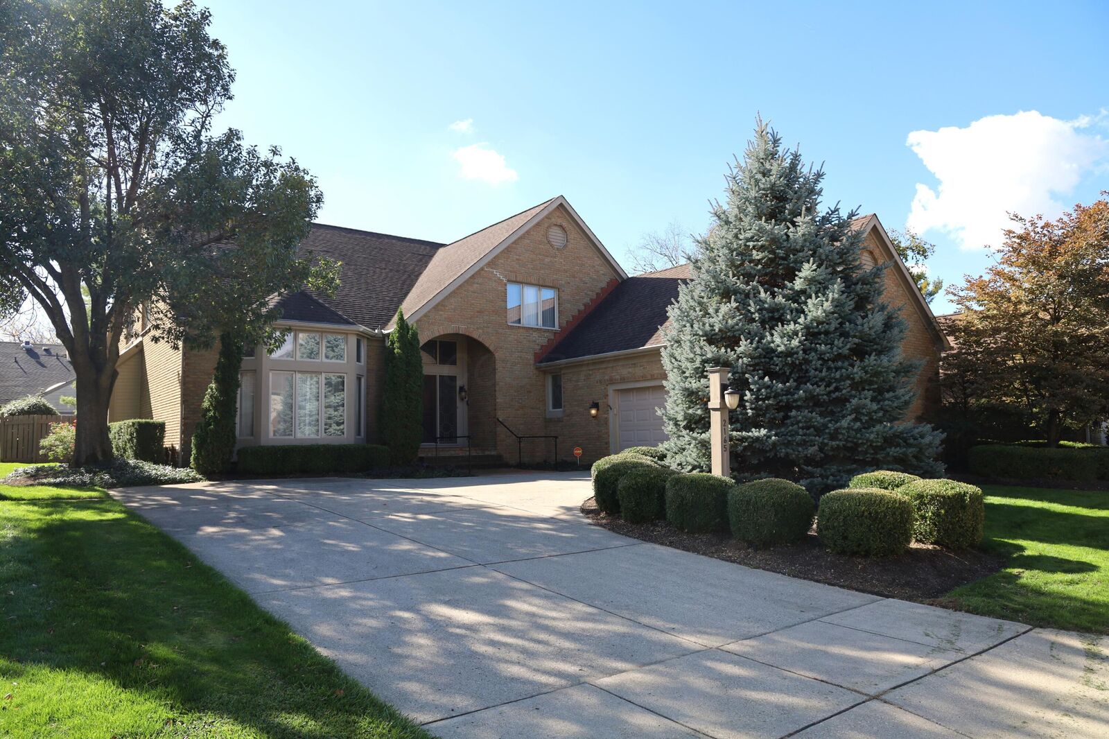 Property Photo: 2165 Partlow Drive OH 43220