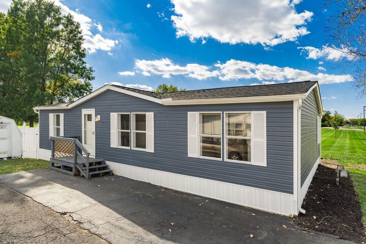 Property Photo:  2185 Maureen S Boulevard  OH 43207