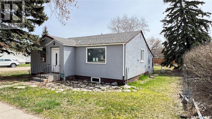 Property Photo:  501 2nd Street  SK S0G 2N0 