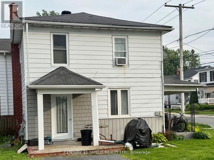Photo de la propriété:  647 Gloucester Street North  ON K6H 3X7