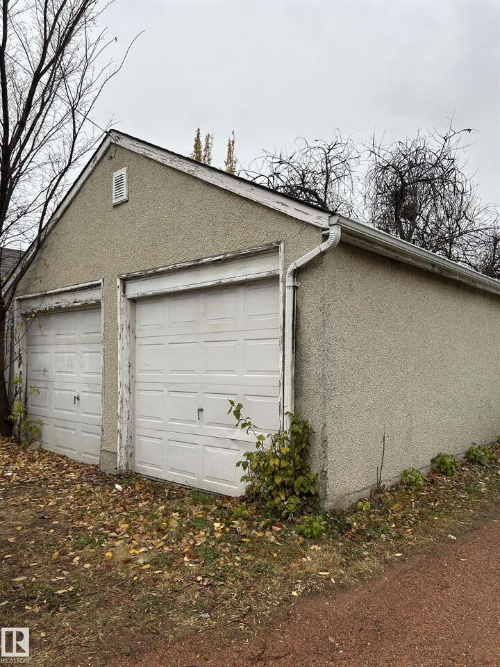 Property Photo:  11525 101 Street NW  AB T5G 2B2