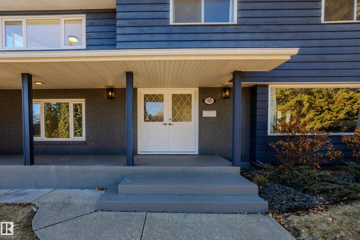 Property Photo:  98 Valleyview Crescent NW  AB T5R 5T3 