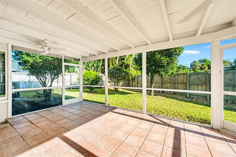 Property Photo: 2100 Manatee Dr FL 33316
