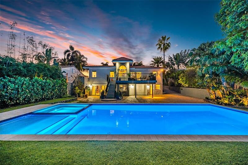 Property Photo:  744 NE 18th Ave  FL 33304 