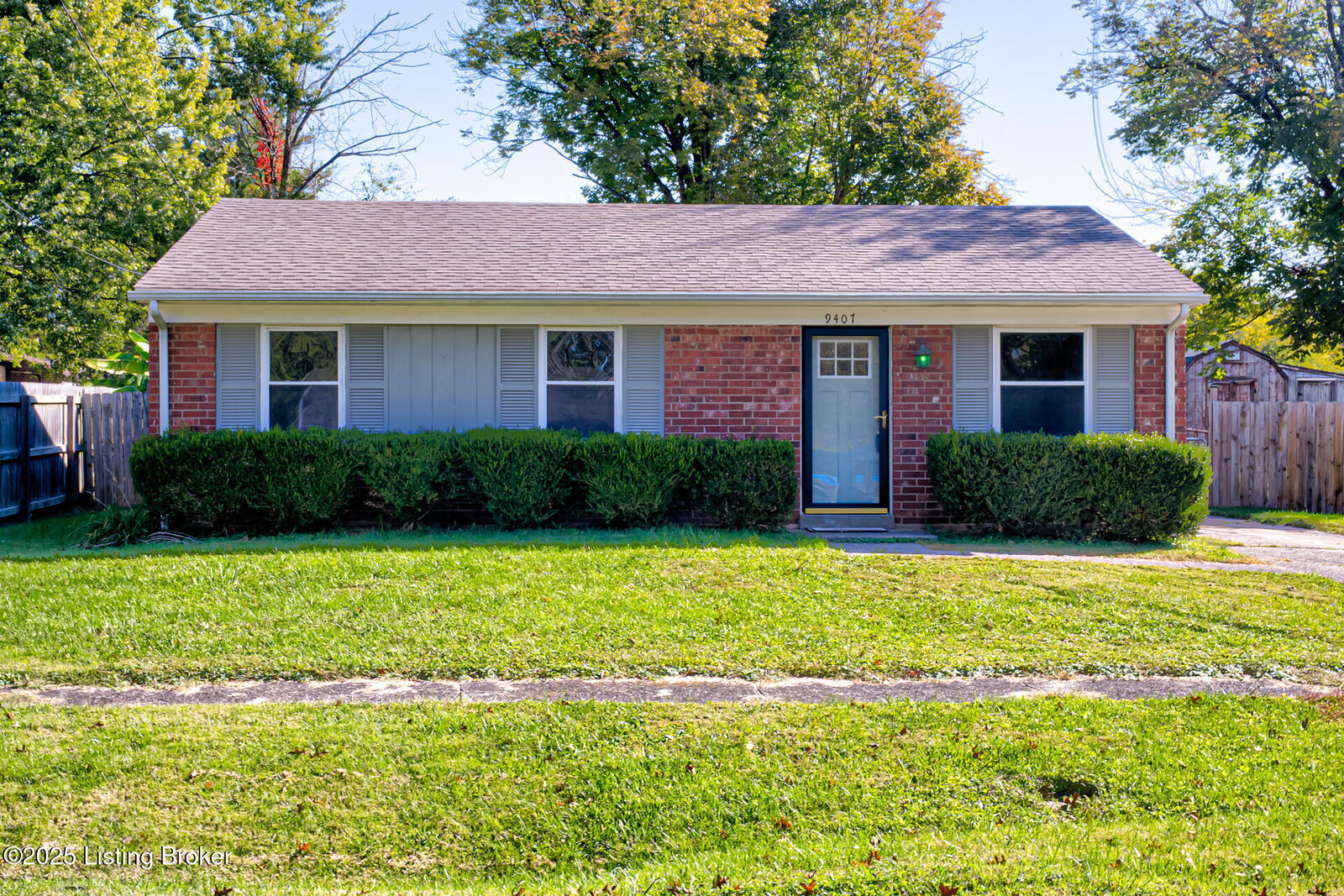 Property Photo: 9407 Coolridge Dr KY 40229