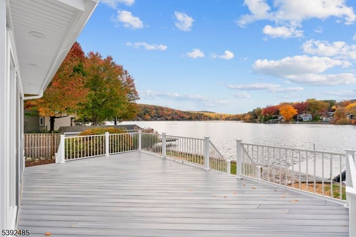 Property Photo:  3 Pueblo Pkwy  NJ 07871
