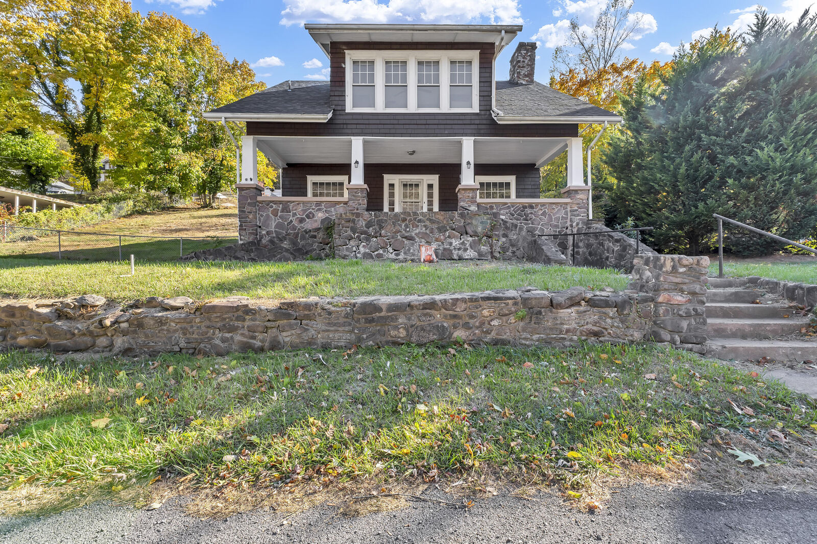 Property Photo:  604 Greenbrier Dr  WV 25951 