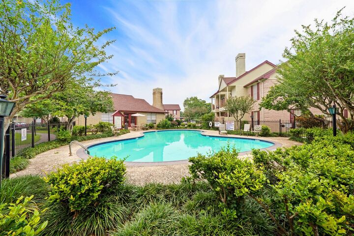 Property Photo:  2120 El Paseo Street 1403  TX 77054
