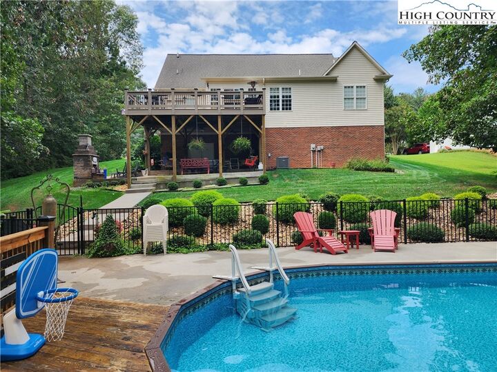 Property Photo: 110 Eastridge Lane NC 28651