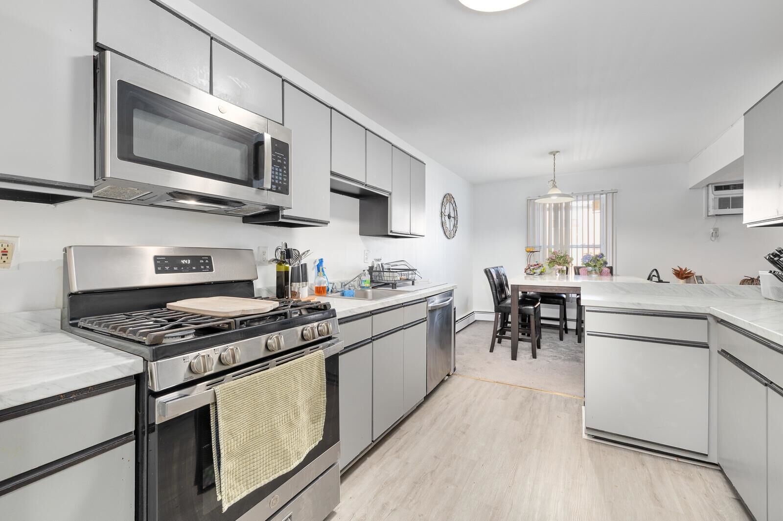 Property Photo: 5 Riverview Ct NJ 07094