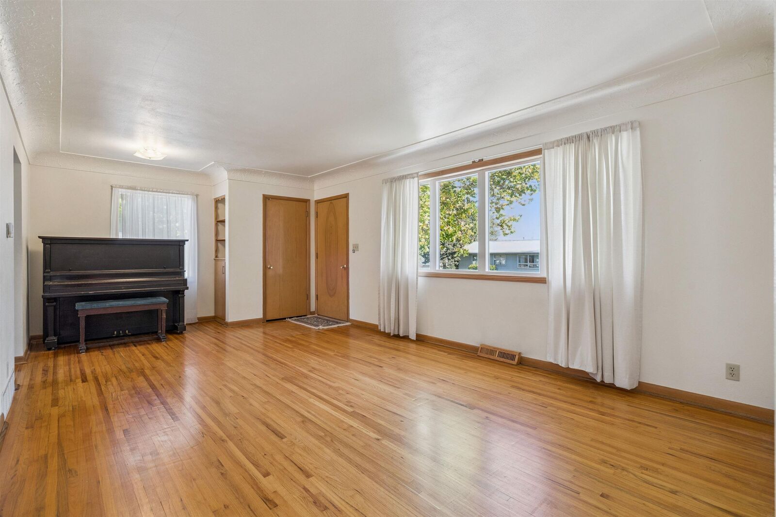 Property Photo:  3709 Laurinda Drive  IA 50613