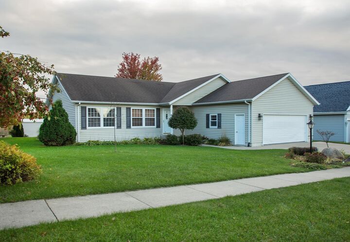 3812 Monaghan Drive  Waverly IA 50677 photo