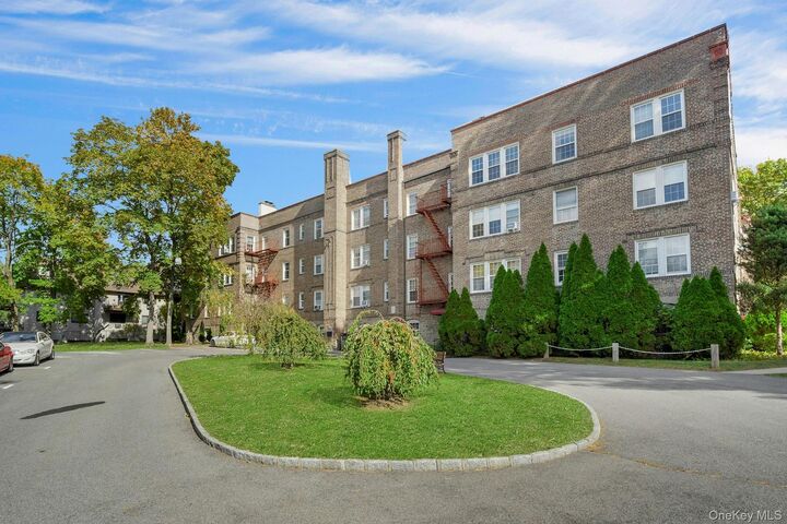 Property Photo: 83 N Broadway 1F NY 10603