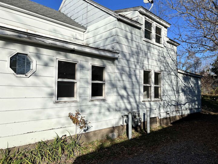 Property Photo:  911 Prospect Ave 911 1/2  MN 55720