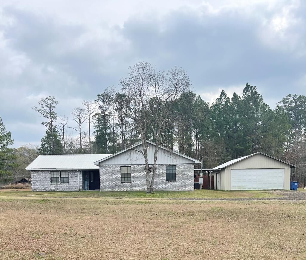 Property Photo: 110 Paul Street TX 75980