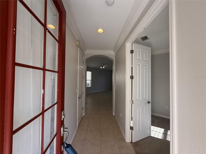 Property Photo: 6055 Wingspan Way FL 34203