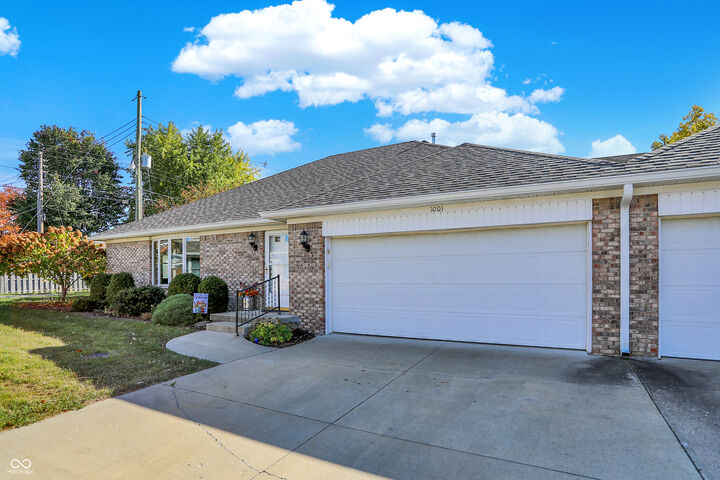 Property Photo:  1001 Esplanade Court 9  IN 46052