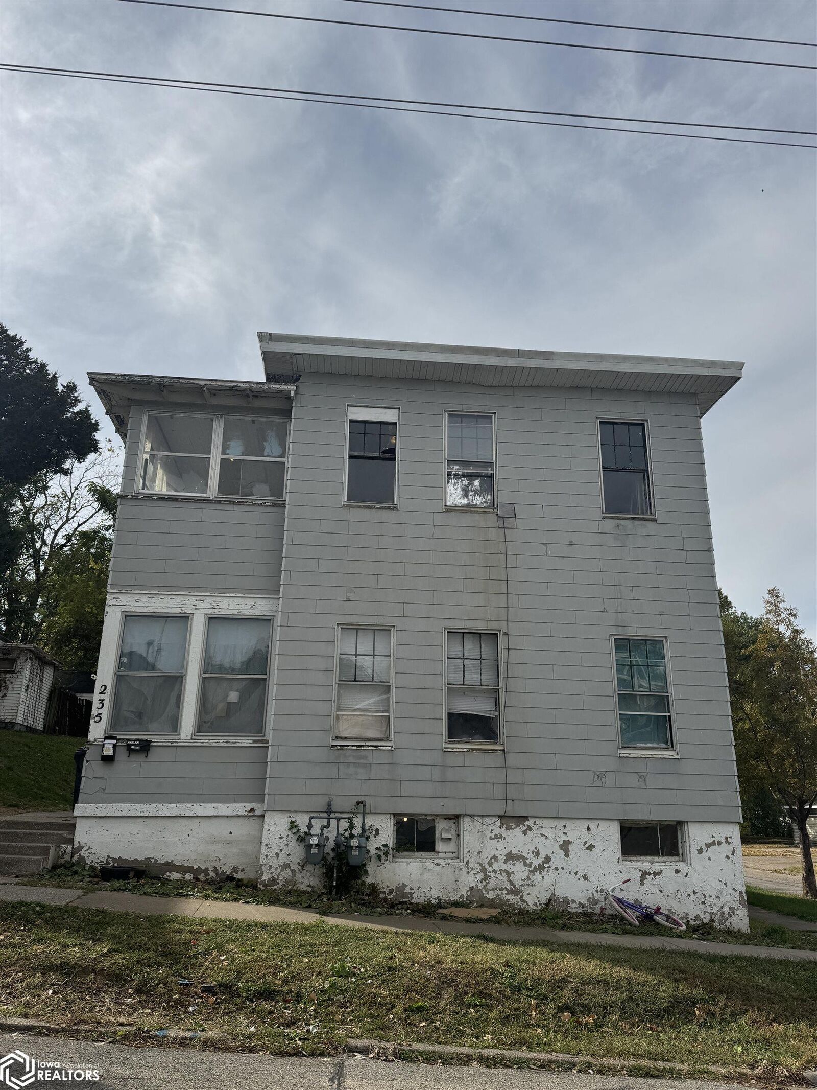 Property Photo:  235 S 9th Street  IA 52601