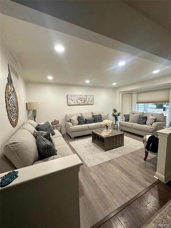 Property Photo:  15608 Hidden Lane  MI 48154 3275 