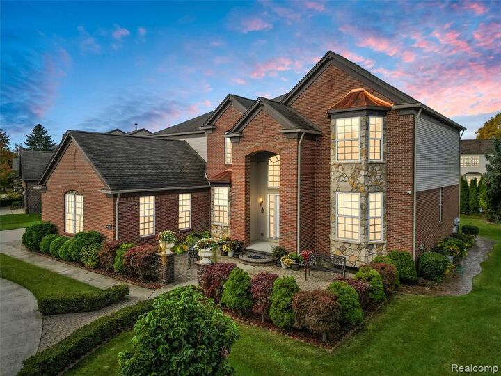 Property Photo:  49727 E Central Park  MI 48317 2373 