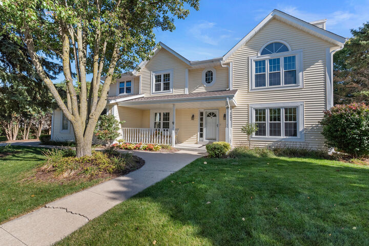1431 Crystal Lake Dr  Oconomowoc WI 53066 photo
