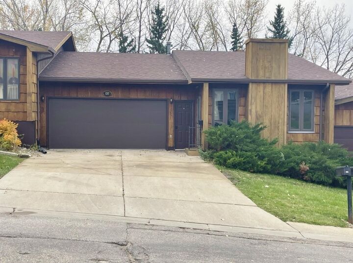 1217 Glacial Dr  Minot ND 58703 photo