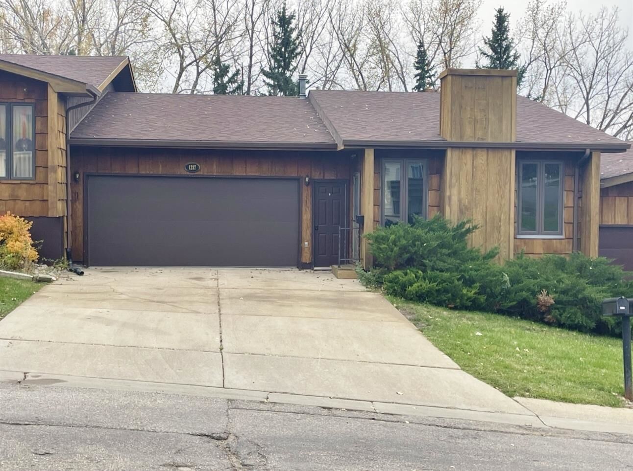Property Photo:  1217 Glacial Dr  ND 58703 