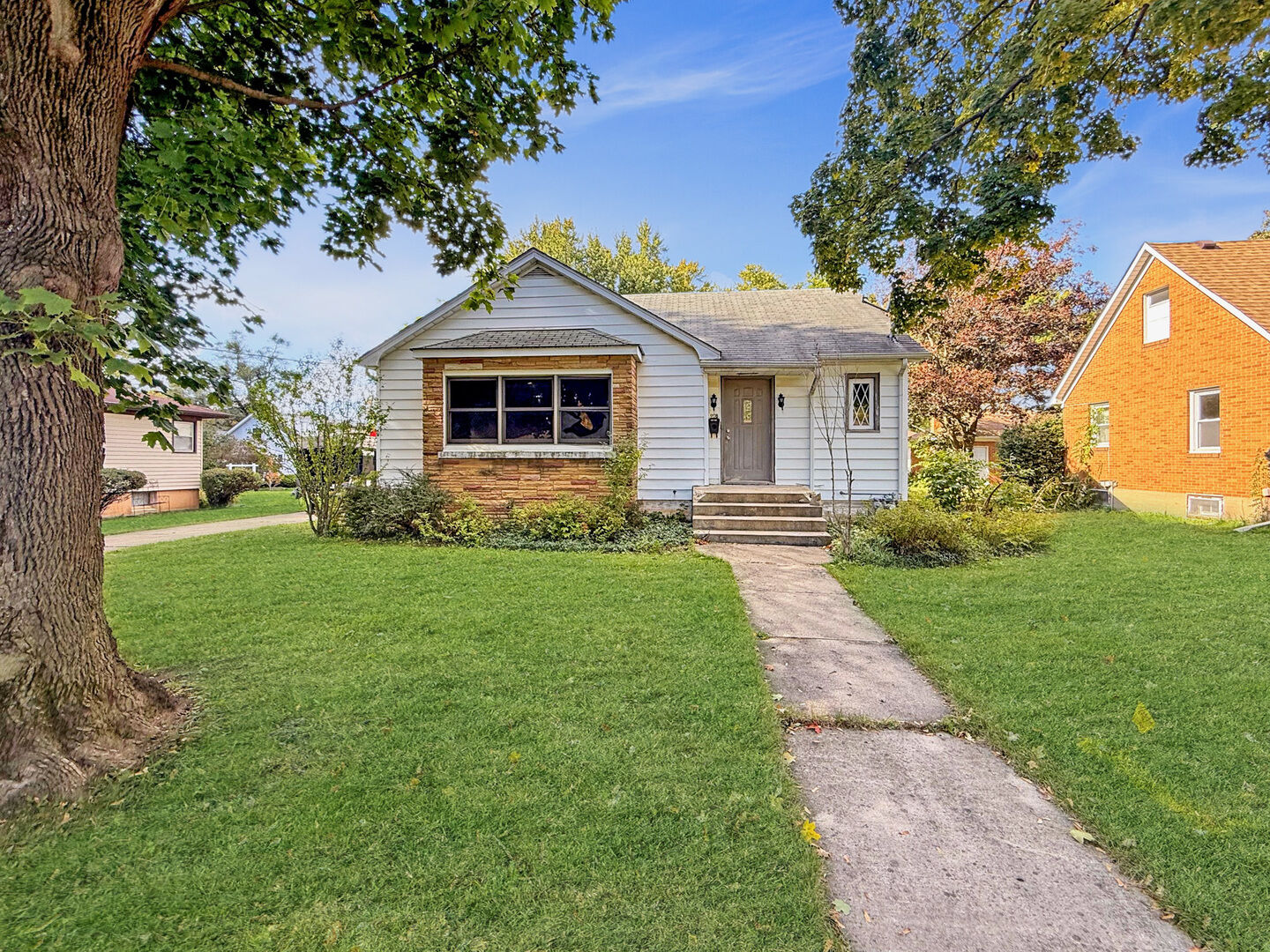 Property Photo:  908 Bunker Street  IL 60098