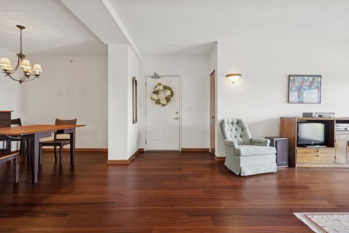 Property Photo:  175 W Brush Hill Drive 404  IL 60126 