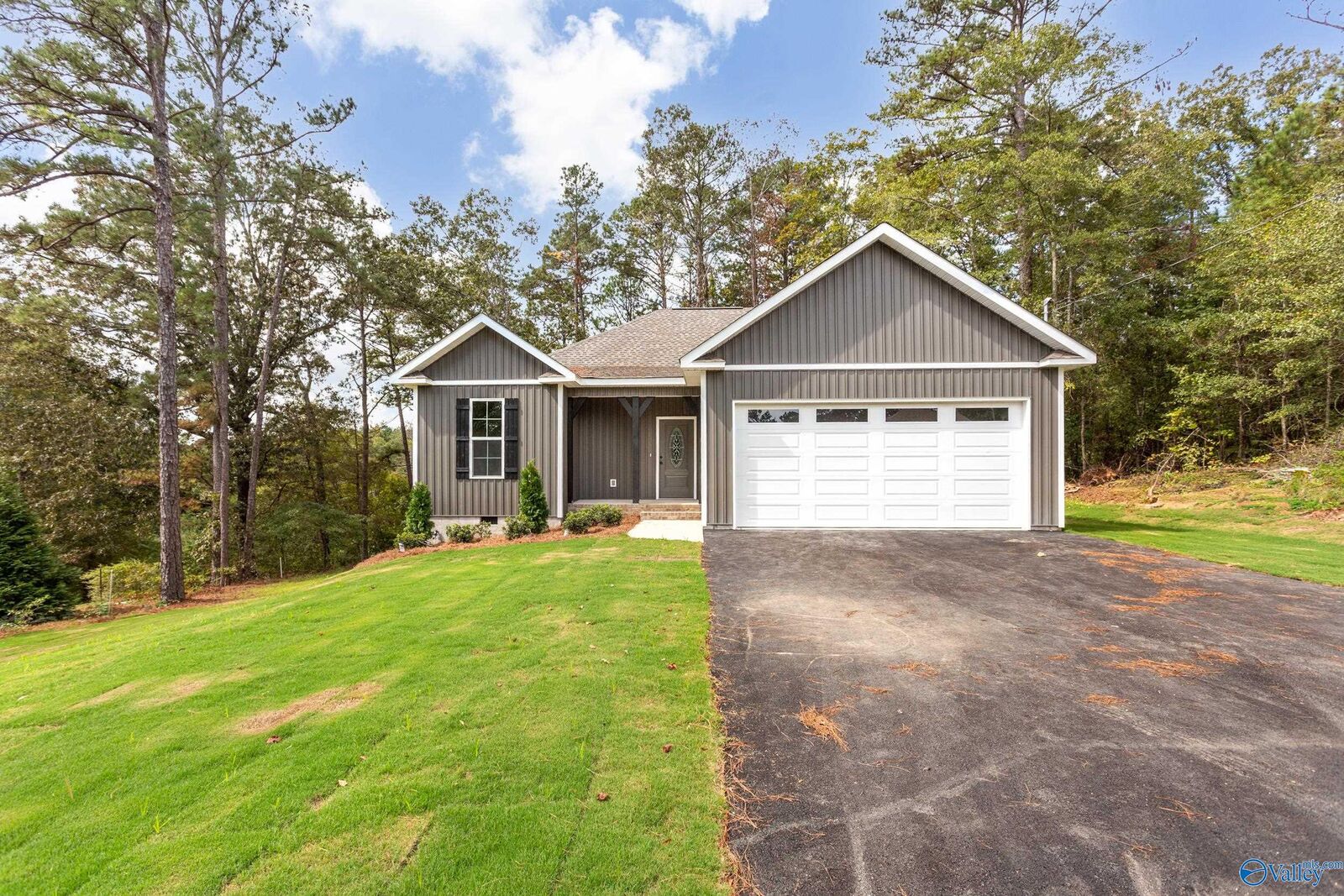 Property Photo:  5606 Leota Road E  AL 35907