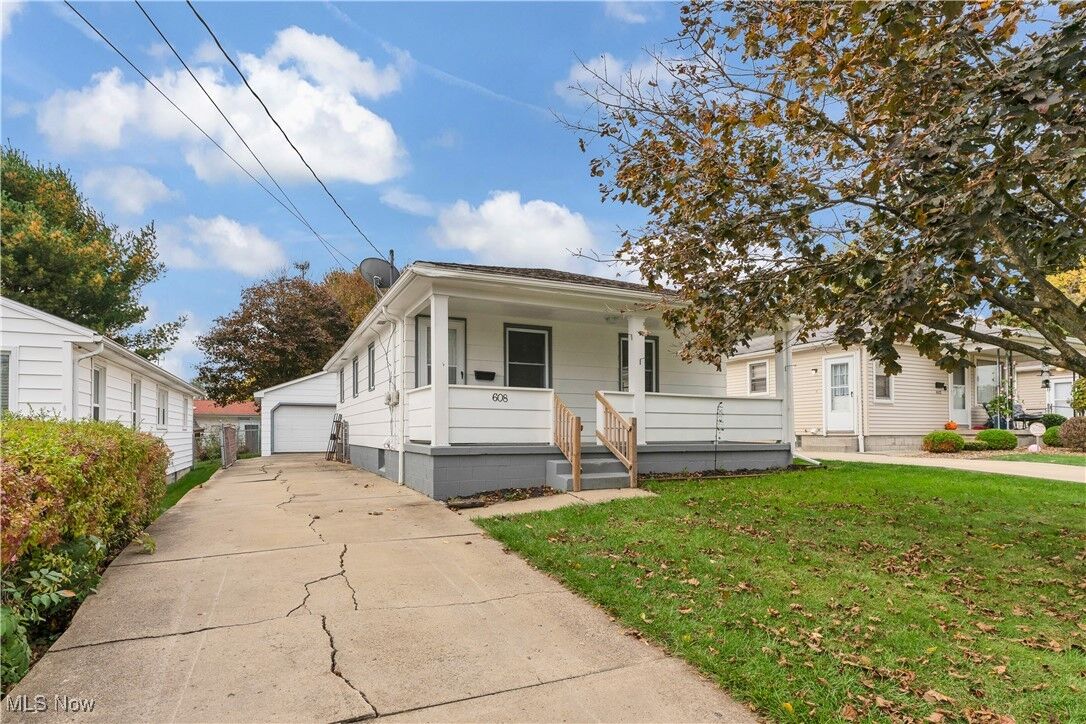 Property Photo:  608 Maplewood Avenue  OH 44471 