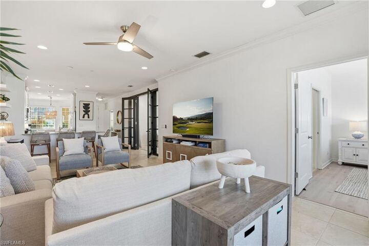 Property Photo:  9374 Pocida Ct 101  FL 34119 