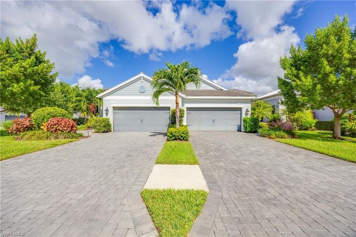 Property Photo:  2322 Marquesa Cir  FL 34112 