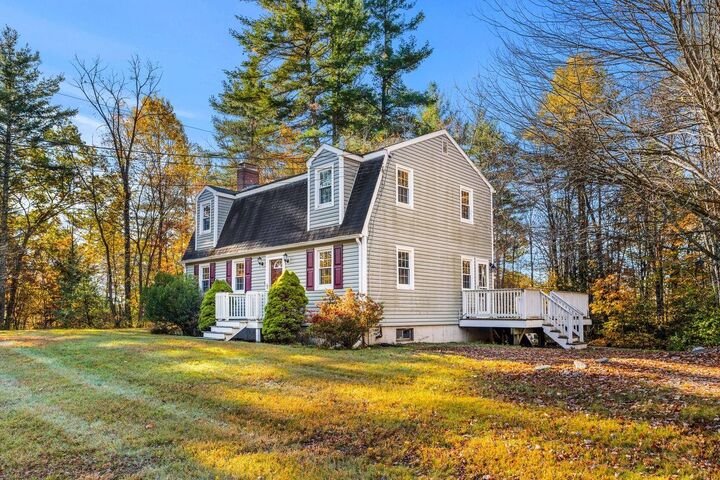 Property Photo:  2 Ventura Drive  NH 03077 