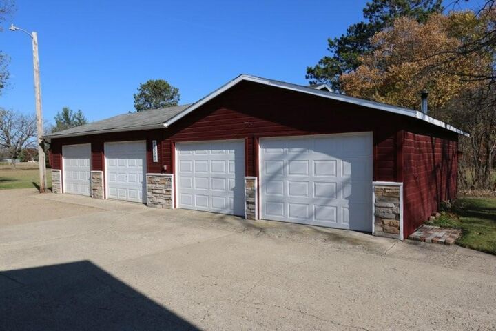 Property Photo: 886 2nd Street SE MN 56479