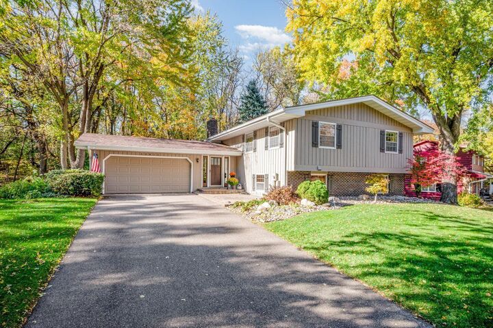 12812 Welcome Lane  Burnsville MN 55337 photo