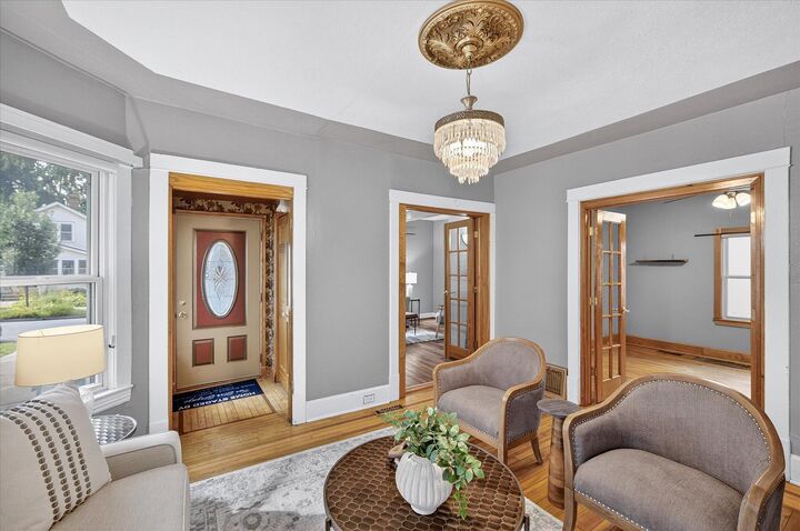 Property Photo:  735 Madison Street NE  MN 55413