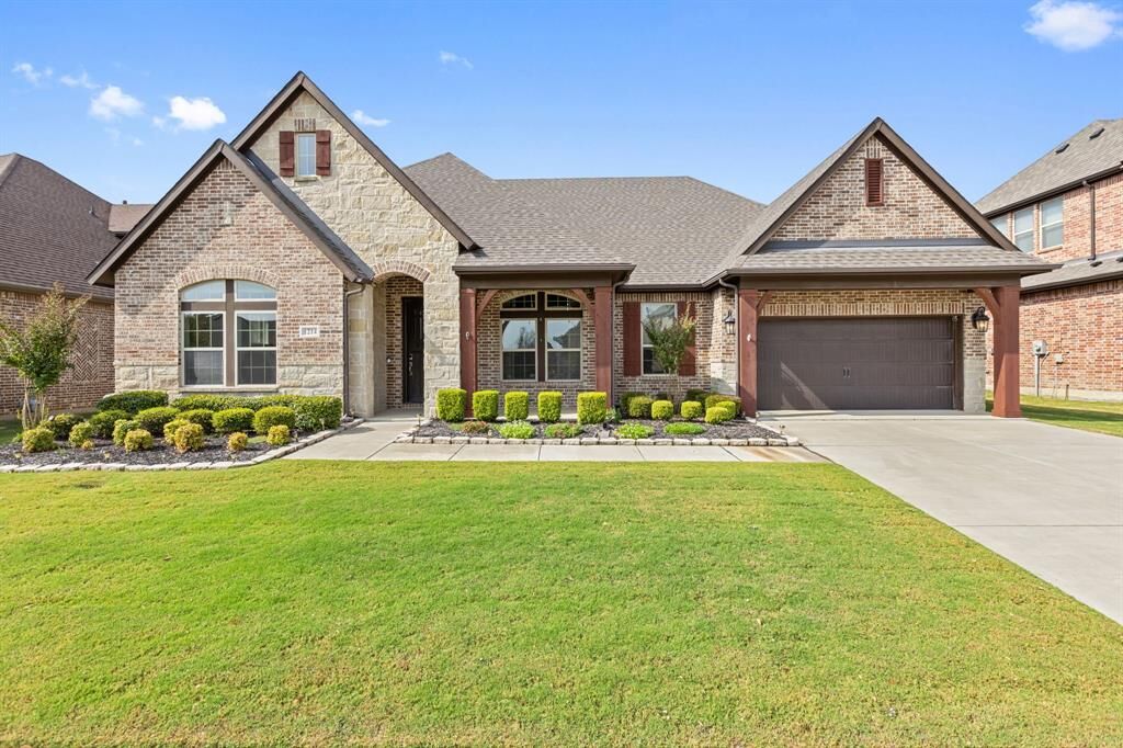Property Photo: 1214 Norwood Street TX 76063