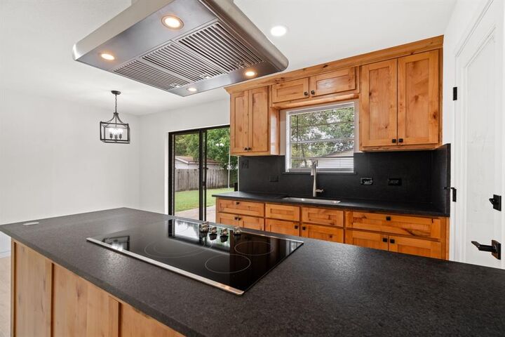 Photo de la propriété:  103 N Summit Street  TX 75154 