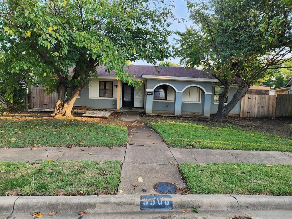 Property Photo:  3908 Cody Court  TX 75062