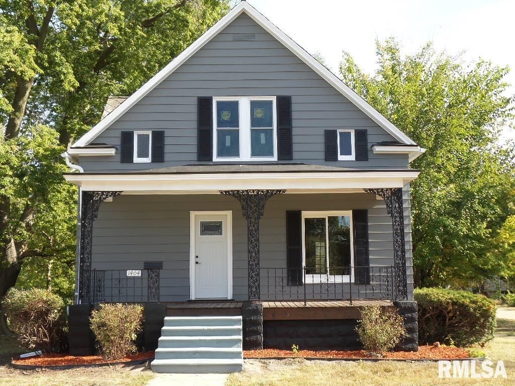 Property Photo:  1404 N Logan Street  IL 61523