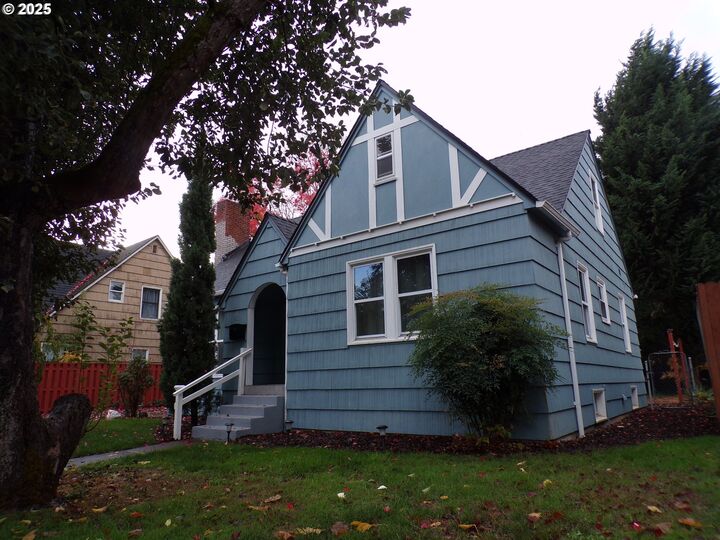 Property Photo:  960 Shipping St  OR 97301 