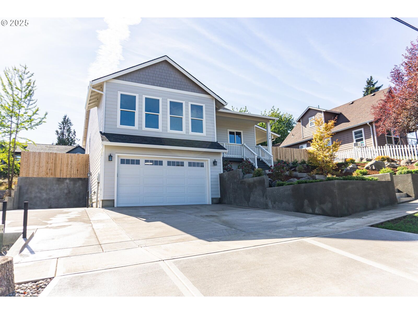 Property Photo:  240 SW Jefferson St  OR 97378