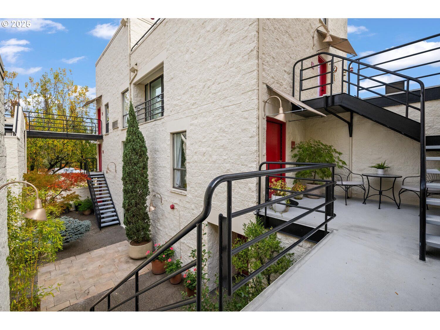 Property Photo:  1907 NW Hoyt St  OR 97209