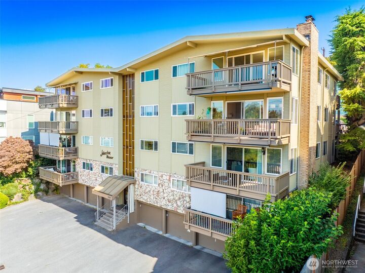 Property Photo:  2552  14th Avenue W 202  WA 98119