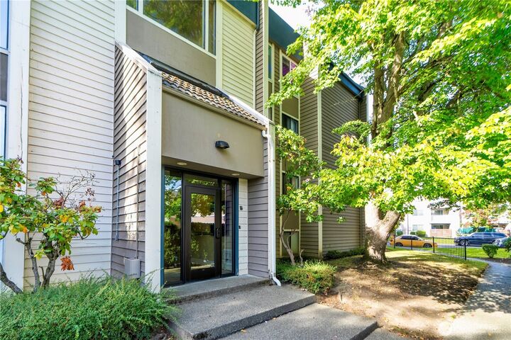 Property Photo:  611 SW 5th Court A206  WA 98057 