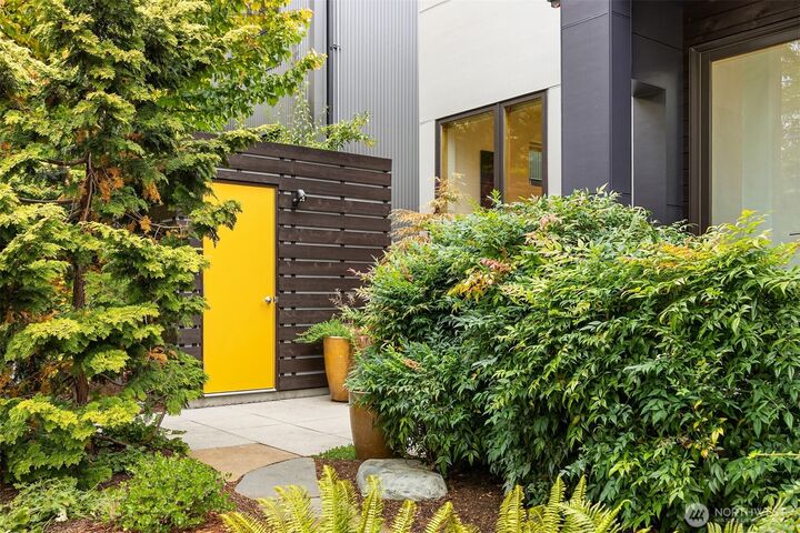 Property Photo:  460  Grow Avenue NW  WA 98110