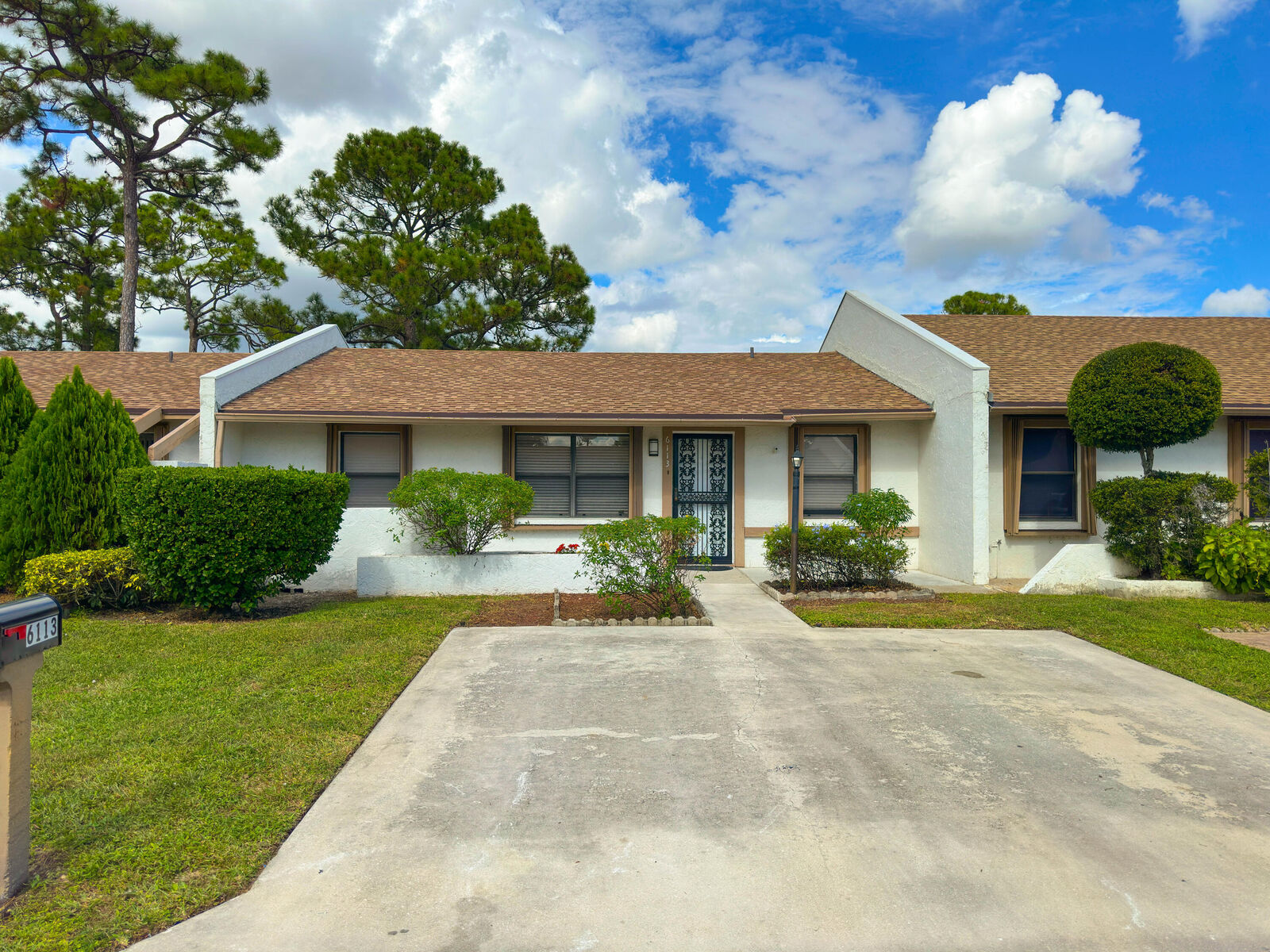 Property Photo: 6113 Fairfield Circle FL 33463