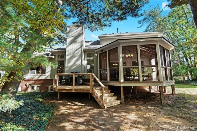 Property Photo:  1227 Briarwood Court  MI 48393 