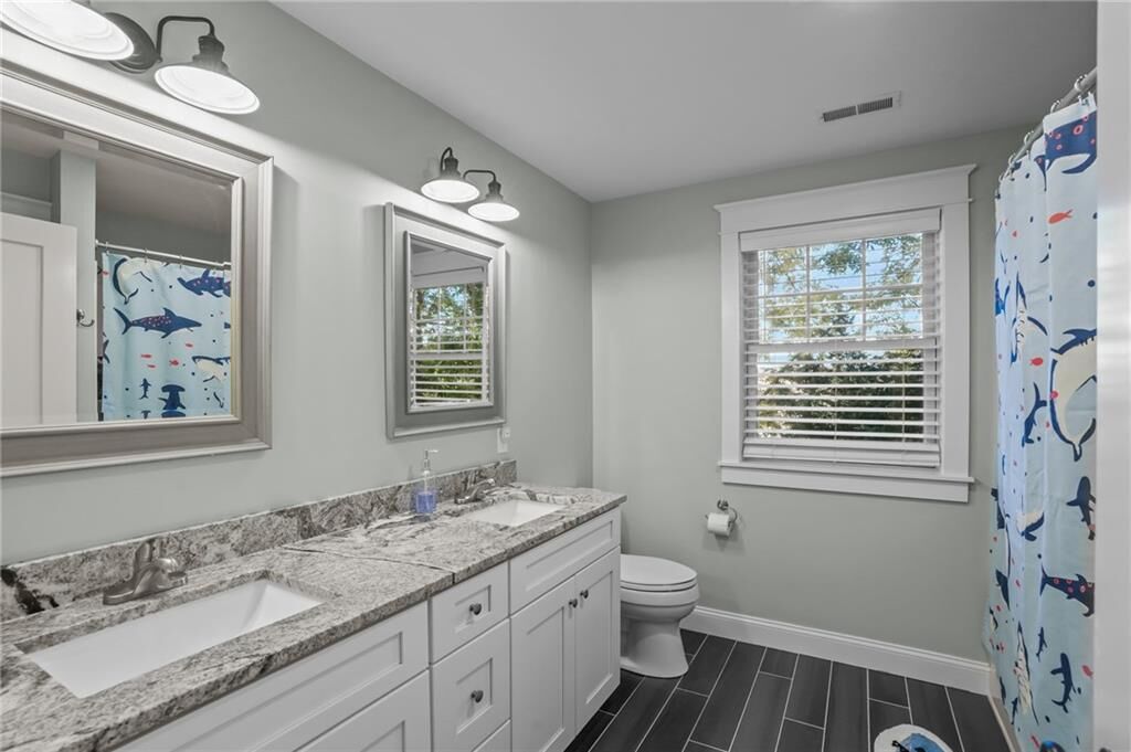 Property Photo:  13 Vanderbilt Lane  RI 02871